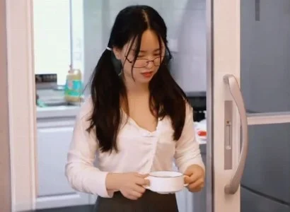 Con gái về quê bị người dân trong xóm phang