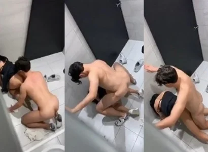 Họ trong quán bar quan hệ tình dục trong WC
